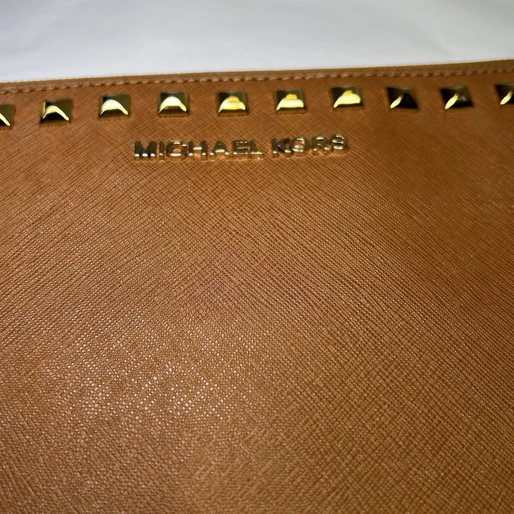 Michael Kors Jet Set Brown‎ XL Travel Clutch Wristlet Leather Handbag Studded - Picture 2 of 7